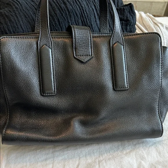 NEW LISTING! LIKE NEW! Tory Burch Black Leather Handbag - Picture 2 of 5